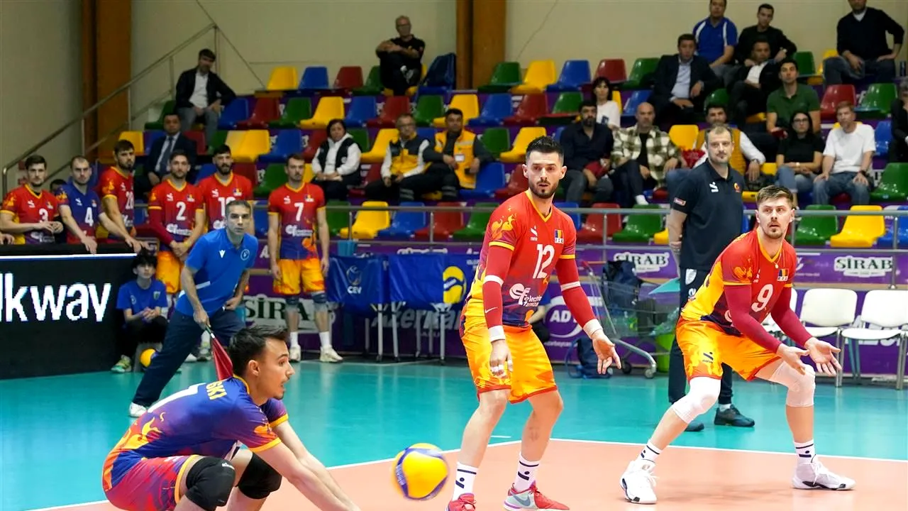 El e voleibalistul care vrea să o CUCEREASCĂ pe Megan Fox