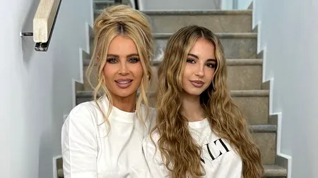 FOTO / Andreea Bănică și-a ANGAJAT fiica la hotelul de la mare. Cu ce se ocupă adolescenta