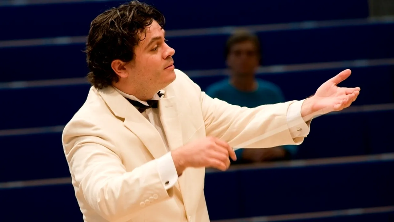 Două lucrări neterminate ale compozitorilor Schubert și Mozart, prezentate pe scena Sălii Radio, sub bagheta dirijorului Cristian Măcelaru