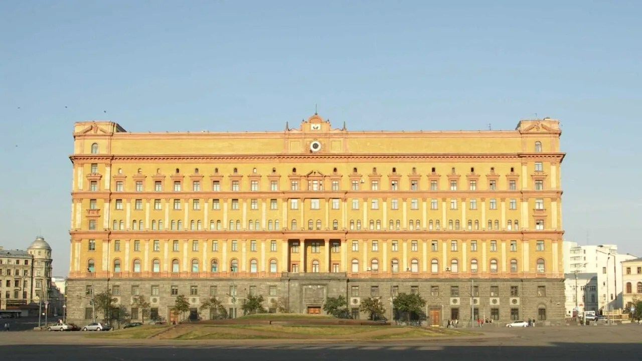Un general FSB în retragere a fost găsit împușcat în cap, chiar în propria locuință