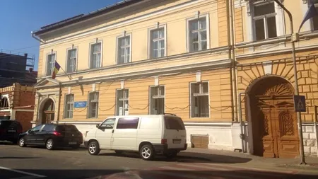 Profesor din Lugoj, anchetat pentru că i-ar fi cerut favoruri sexuale unei eleve de 14 ani 