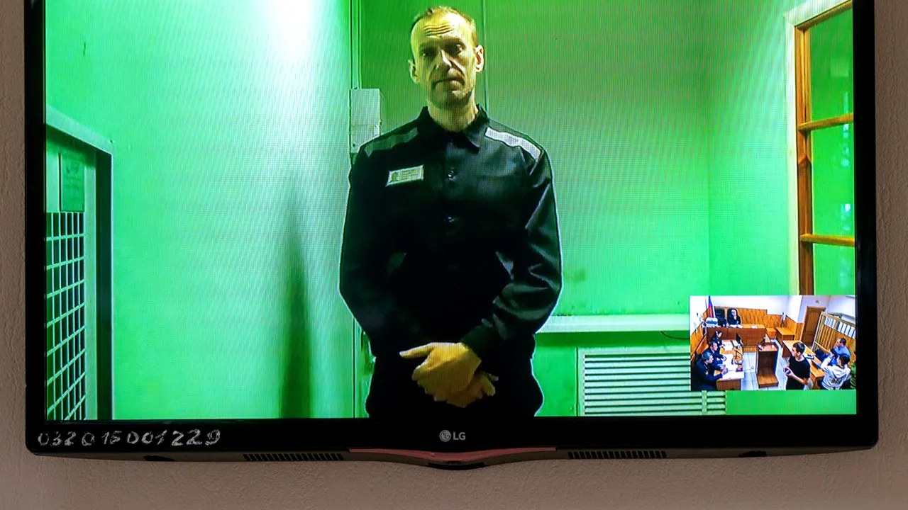 Alexei Navalnîi, despre sistemul penitenciar rusesc ”controlat de perverși”: ”Un nebun a fost plasat în celula de vizavi. Țipă 14 ore ziua și 3 ore noaptea, privarea de somn este o tortură eficientă”