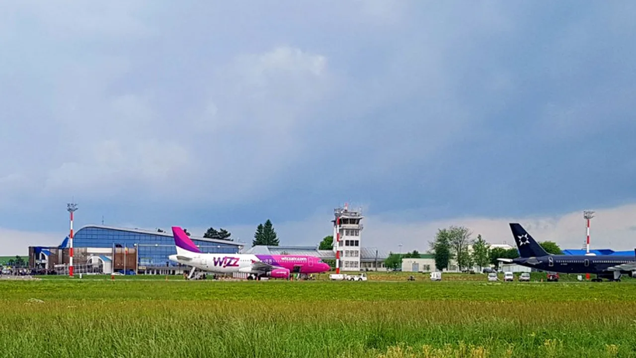 Pasagerii unei curse Wizz Air au început să leșine după ce au fost lăsați într-un avion fără aer condiționat, pe aeroportul din Suceava. Aeronava se defectase