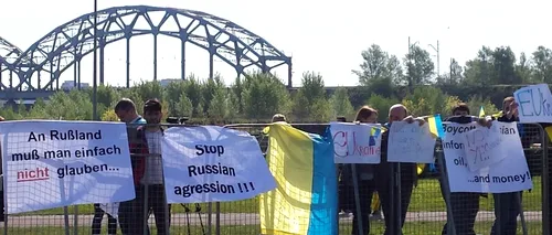 Protest la Summitul Parteneriatului Estic de la Riga. Opriți agresiunea Rusiei, Ucraina = Europa. Corespondență de la Riga