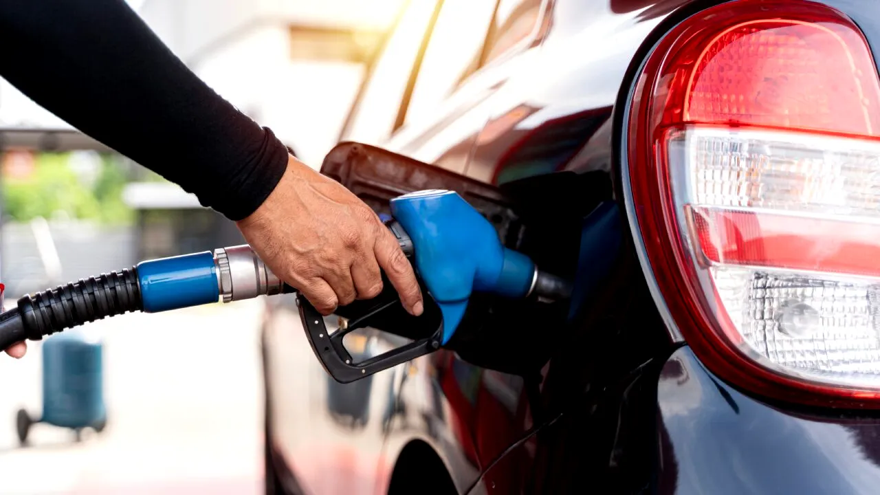 Criză energetică, dar nu pentru toți: cifra de afaceri din comerțul cu carburanți a crescut cu 33% în martie 2026