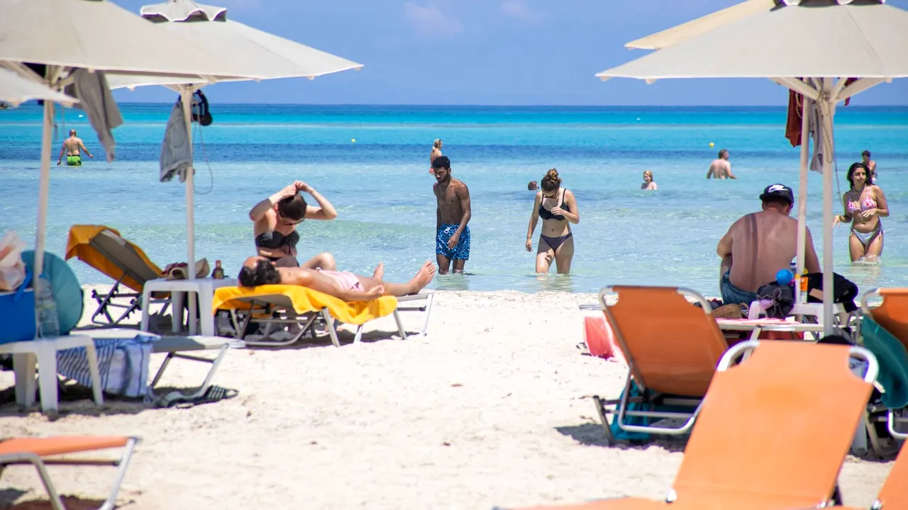 Grecia, lovită de cel mai puternic val de căldură din ultimii 30 de ani. Autoritățile se tem că rețelele electrice ar putea ceda