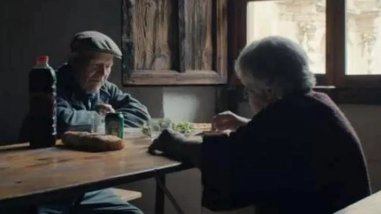 Povestea soților Colomer, care locuiesc de patru decenii într-un sat abandonat din Spania. „Nu pot s-o las singură. Ce putem face?