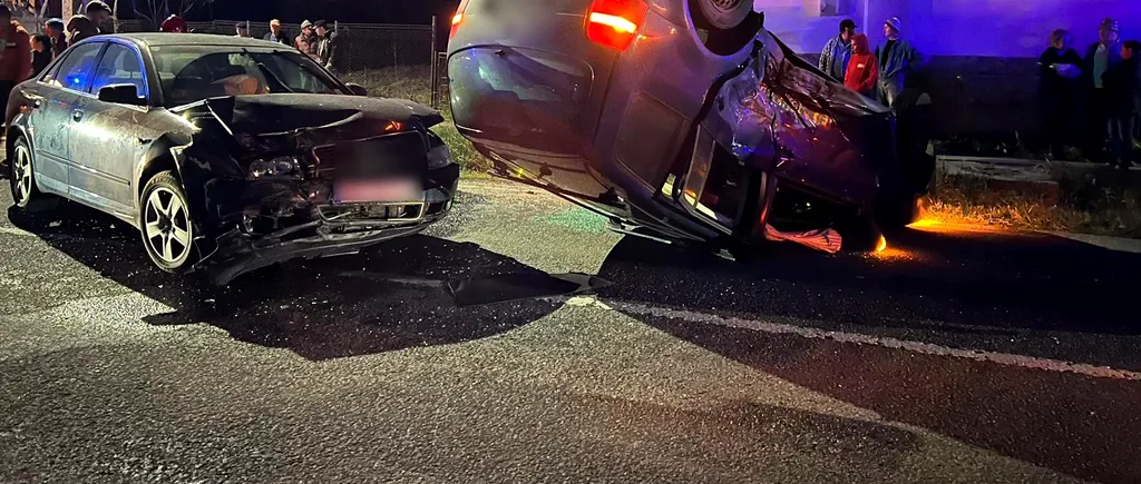 Accident SPECTACULOS în Bistrița: O mașină s-a răsturnat, după ce s-a ciocnit cu un alt autoturism, condus de un șofer de 18 ani
