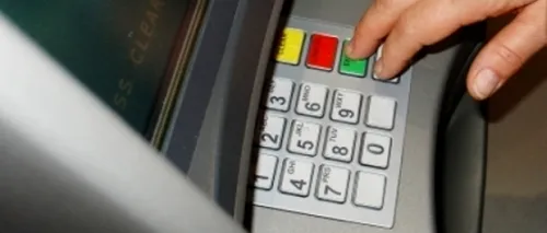 Trei bulgari au instalat dispozitive de copiere a datelor pe mai multe bancomate din Capitală, apoi le-au demontat. Când au încercat încă o dată, au avut o surpriză