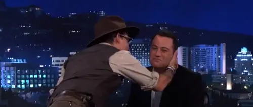 Johnny Depp l-a sărutat pe buze pe realizatorul TV Jimmy Kimmel - VIDEO