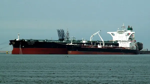 SUA anunță că au „neutralizat” un petrolier iranian care a încercat să spargă blocada navală americană în Golful Persic