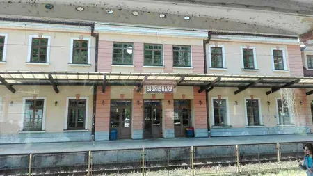 Două trenuri au fost la un pas de a se CIOCNI în gara Sighișoara. CFR SA, acuzată că ar fi mușamalizat cazul