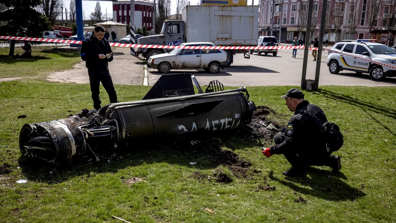 Mesaj cinic scris pe una din rachetele care au lovit gara din Kramatorsk. În urma atacului au murit 50 de persoane, între care cinci copii