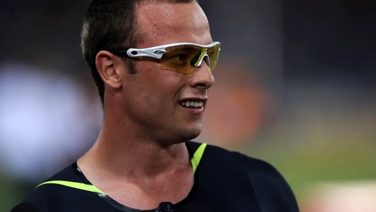 Admiratoarele lui Oscar Pistorius au lansat o campanie controversată pe Twitter, pentru a-l susține pe campionul acuzat că și-a ucis iubita