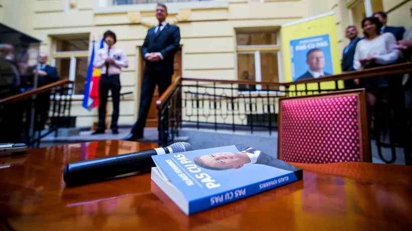 Volumul lui Klaus Iohannis, printre cele mai vândute cărți din istoria României. Promisiunea făcută pe Facebook de președintele ales
