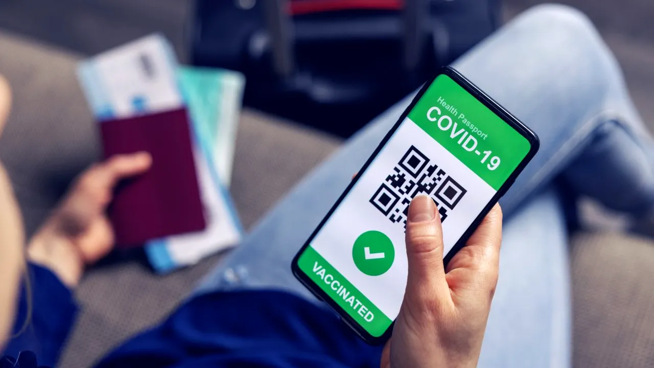 Comisia Europeană a prezentat adeverința electronică verde, care va asigura libera circulație. Cine va beneficia de document și ce informații va conține