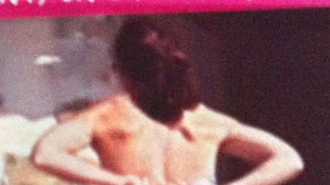 KATE MIDDLETON TOPLESS. Ducesa de Cambridge, fotografiată la plajă în Franța. GALERIE FOTO