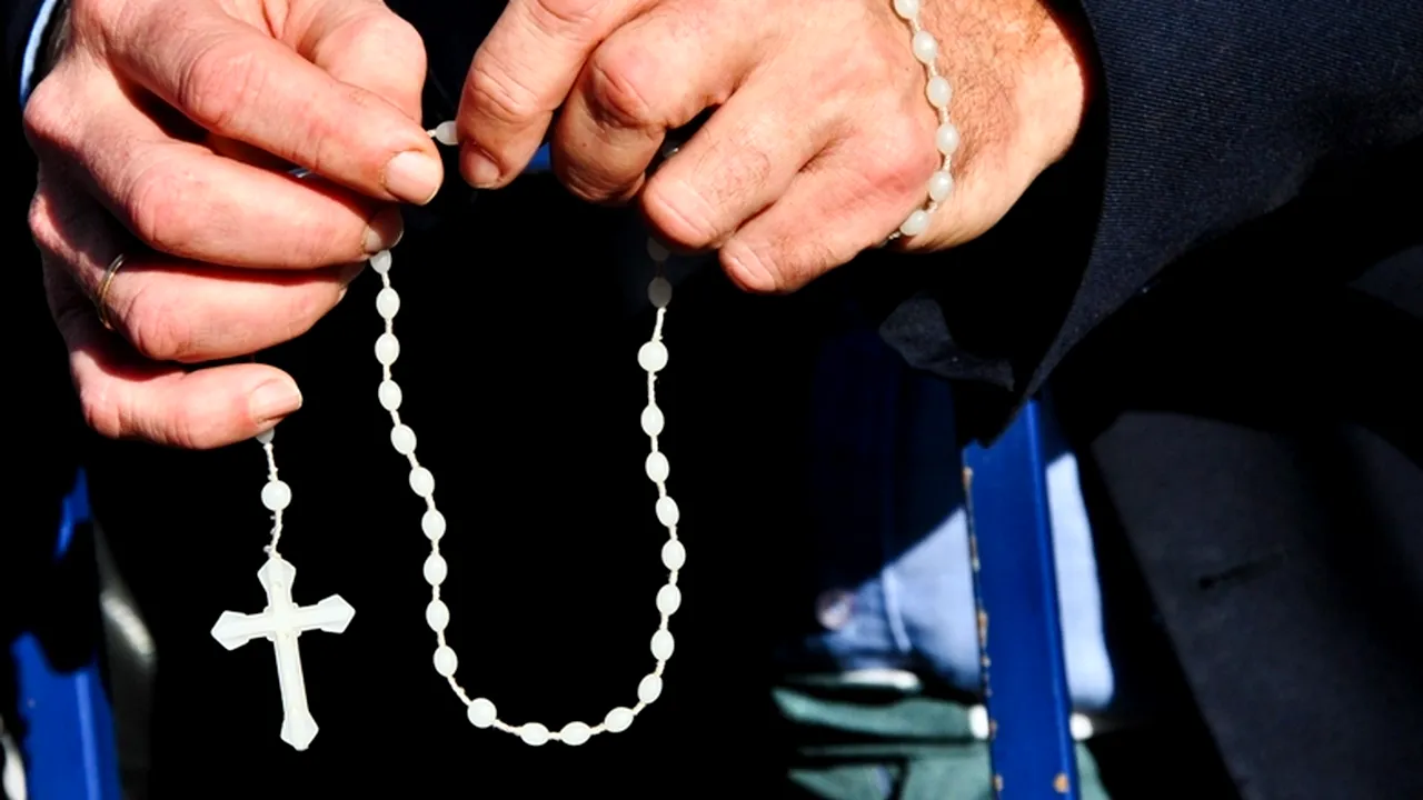 Bătrân cercetat după ce a furat 300 de lei din 