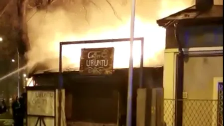 VIDEO. Un Pub din Sectorul 3 al Capitalei a luat foc. Pompierii încearcă să stingă incendiul