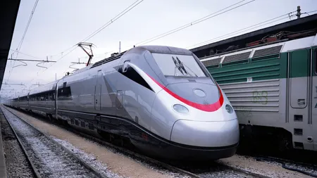 Record istoric pe calea ferată din România. Un tren a parcurs distanța dintre Sighișoara și Simeria în doar 81 de minute