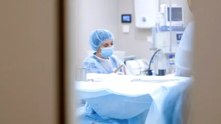 Medicii români sunt nevoiți să prioritizeze la ATI pacienții tineri, cu șanse mai mari de supraviețuire. De ce este rata mortalității atât de mare în România