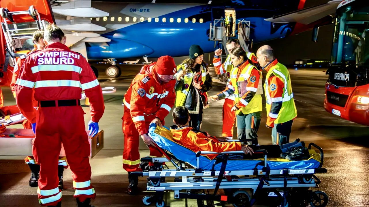 8 pacienți palestinieni din Fâșia Gaza, aduși în România. A opta misiune din 2025 a țării noastre în beneficiul populației civile afectate de război