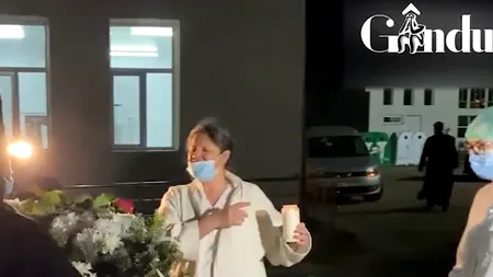 GÂNDUL LIVE. Un cadru medical de la Suceava, fără mască în timp ce primește preoții cu moaștele Sfântului Ioan cel Nou!
