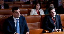 George SIMION și Nicușor Dan, unul lângă altul la evenimentul organizat de BNS. Când vor avea loc dezbaterile prezidențiale