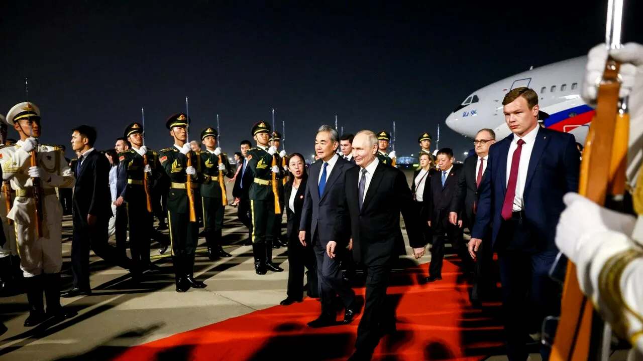 Putin și Xi deschid summitul de la Beijing după vizita lui Trump în China: Conducta „Puterea Siberiei 2” și războiul din Ucraina, printre temele-cheie