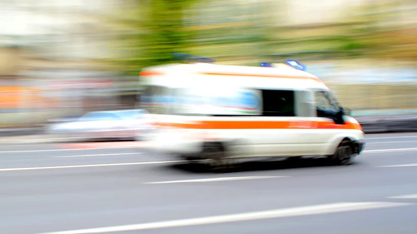 Groapa din asfalt salvatoare: Ritmul cardiac al unui pacient s-a stabilizat după ce ambulanța care îl transporta a trecut printr-o adâncitură din șosea