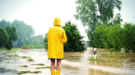 Cod portocaliu de inundaţii pe râuri din 7 judeţe. Alte 18 județe se află sub cod galben