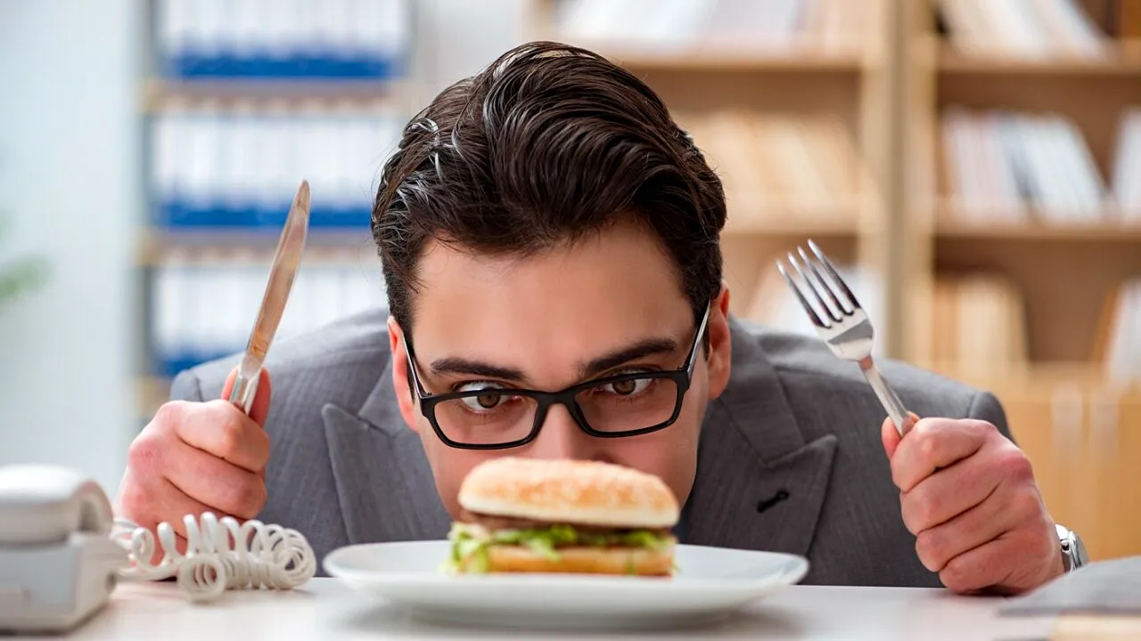 Dr. Irinel Popescu, despre ALIMENTELE periculoase pentru sănătate. Pensionarii, cei mai afectați. Ce nu trebuie să mâncăm