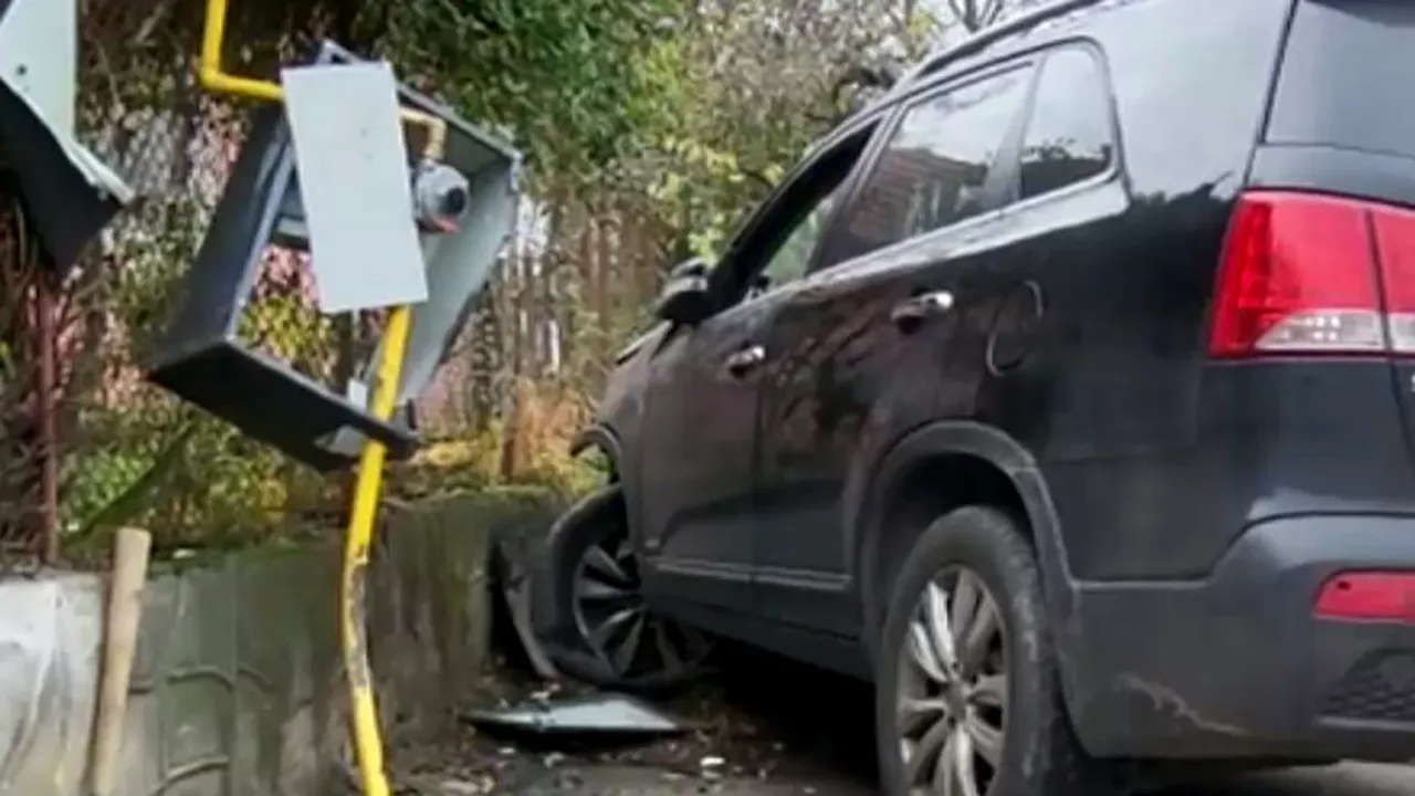 Un tânăr beat și drogat a avariat cu mașina o rețea de alimentare cu gaz metan. Au fost afectate mai multe gospodării