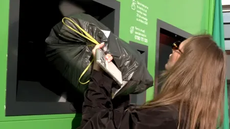 Soluția revoluționară inventată de un tânăr din Iași în colectarea PET-urilor. Reciclare rapidă cu sacul și banii virați direct pe card