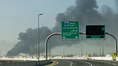 Emiratele Arabe Unite își închid spațiul aerian după atacuri atribuite Iranului, în timp ce Israelul bombardează Teheranul
