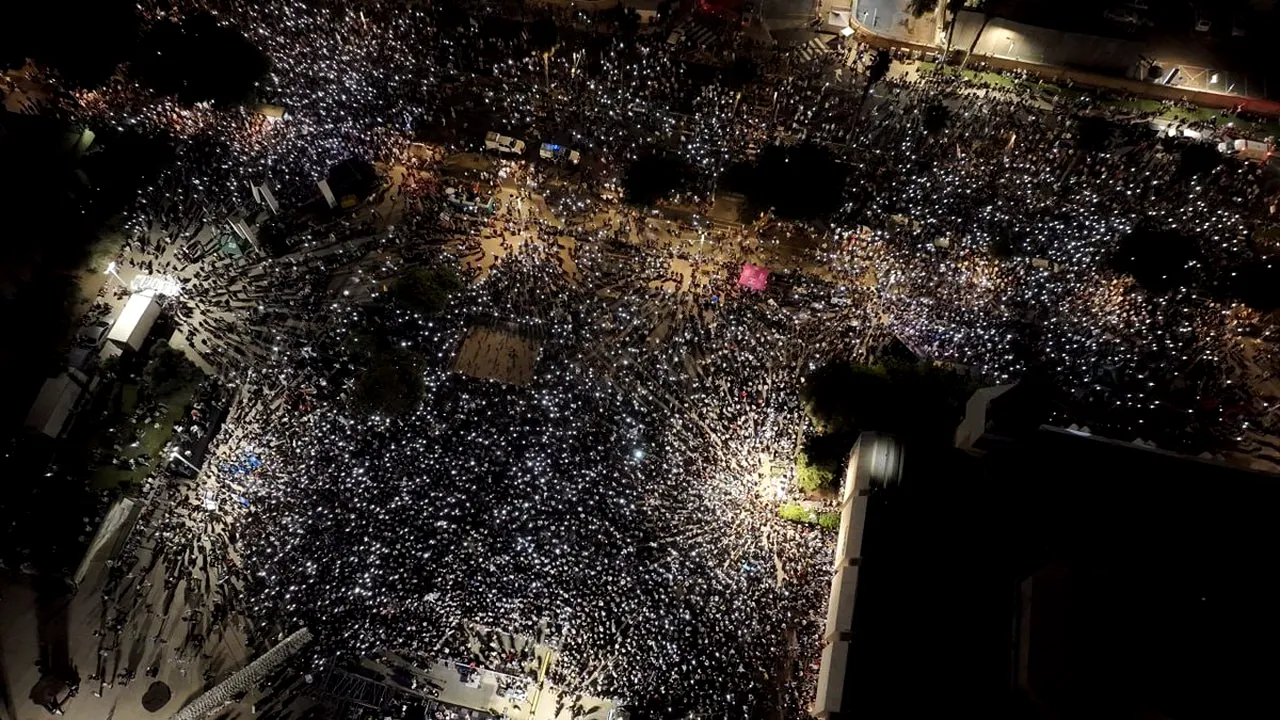 Mii și mii de israelieni au protestat față de guvernul Netanyahu la Tel Aviv. Cetățenii au cerut schimbări majore în conducerea țării, cu doar câteva zile înainte de alegeri