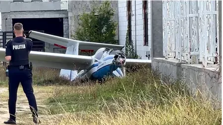 VIDEO. Un planor pilotat de o minoră s-a prăbușit la Craiova. Adolescenta, în stare gravă la spital. Martor: „La un moment dat văzui o flamă mare și apoi a intrat în garajul vecinului”