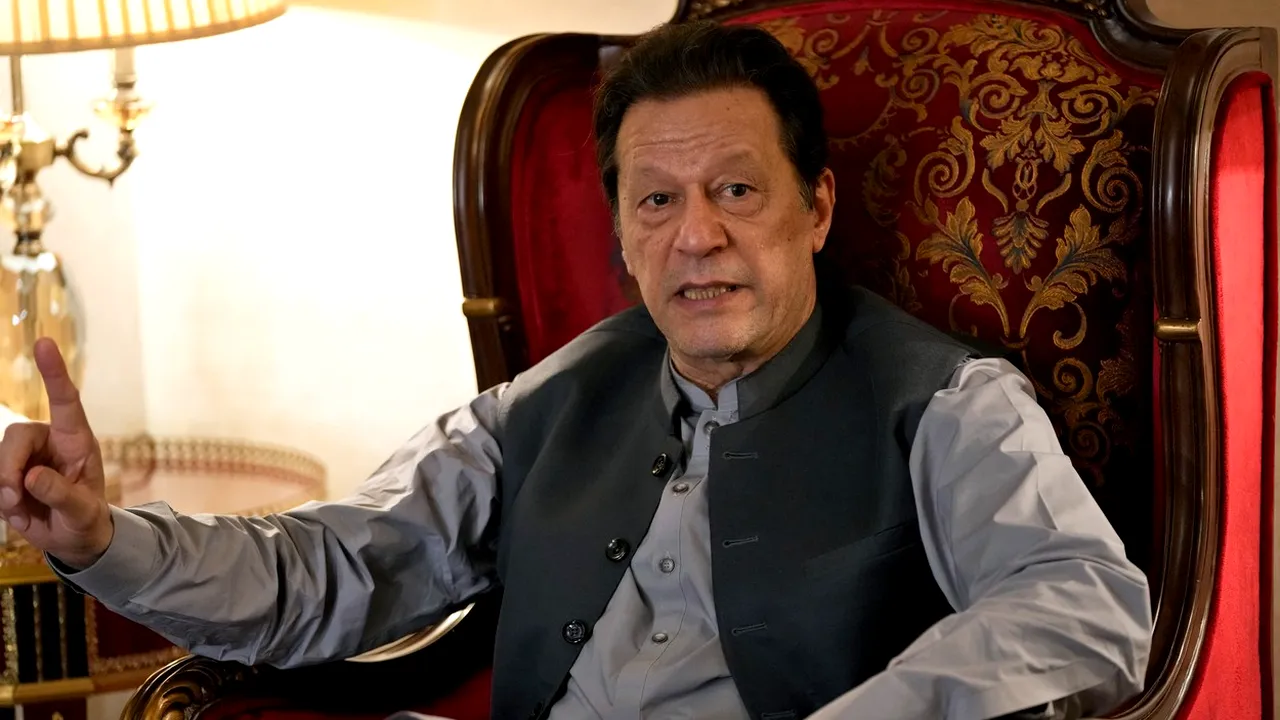 Fostul premier al Pakistanului, Imran Khan, a fost CONDAMNAT la trei ani de închisoare pentru corupție