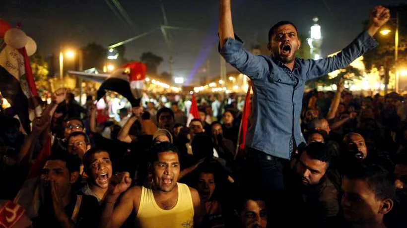 Armata egipteană îi promite lui Morsi vărsare de sânge. Ultimatumul expiră azi