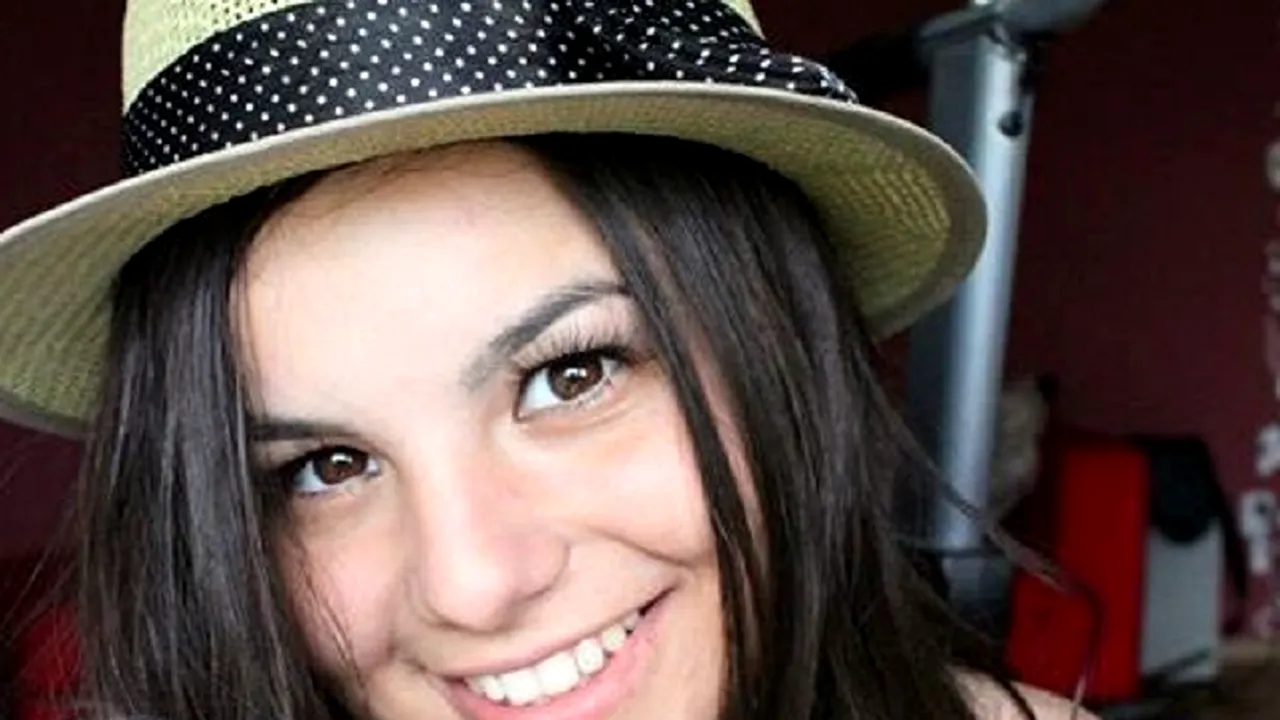 Tânăra care a dat școlii românești puțină culoare. La propriu 