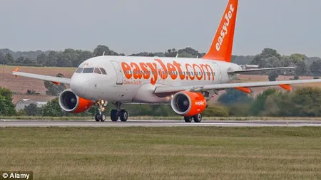 Au deschis o sticlă de șampanie în avion și au fost nevoiți să aterizeze de urgență. Incidentul ar putea intra în istoria aviației