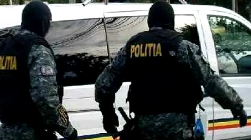 DESCINDERI în forță ale Poliției în două județe din România la 30 de adrese ale unor persoane suspectate de șantaj și camătă. Cum acționau inculpații?