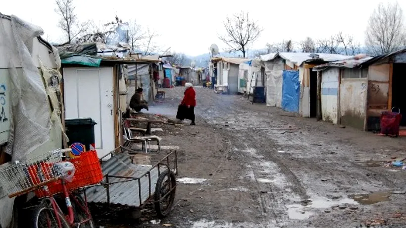 Autoritățile italiene au demolat o tabără de nomazi din Torino: 60 de romi au fost evacuați