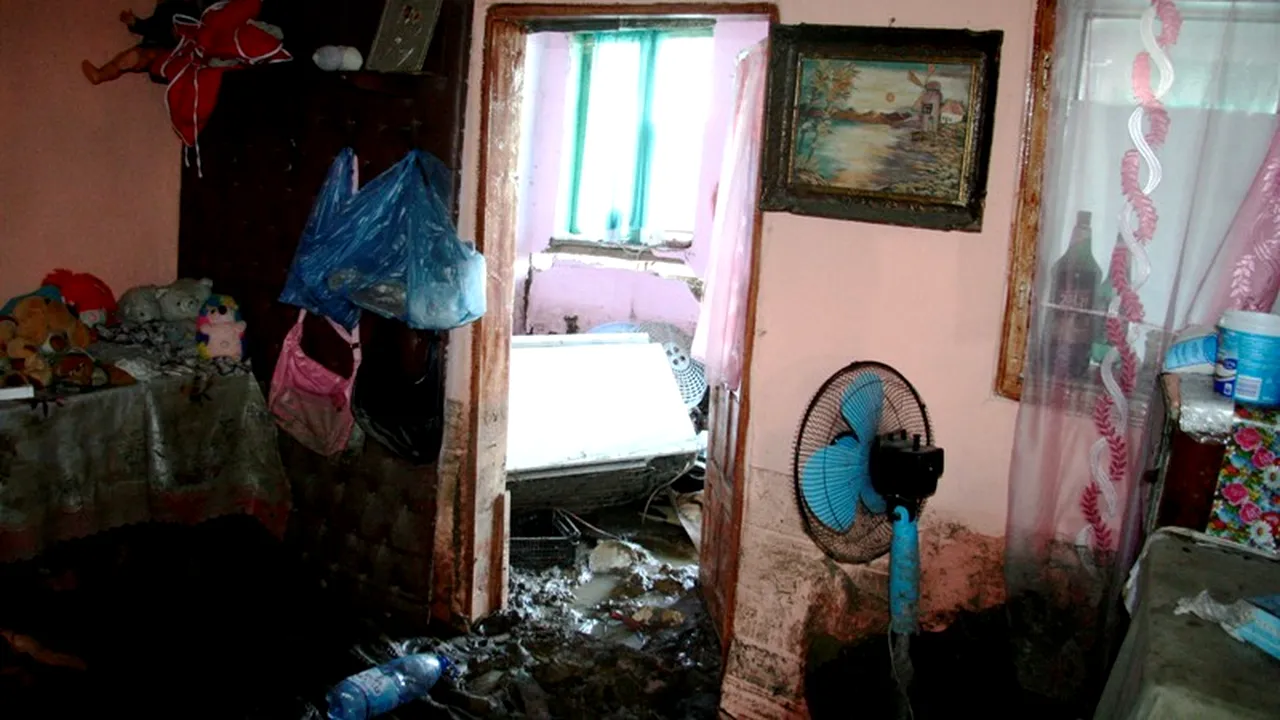 Stroe: Oamenii afectați de inundații vor primi ajutoare financiare pentru refacerea caselor