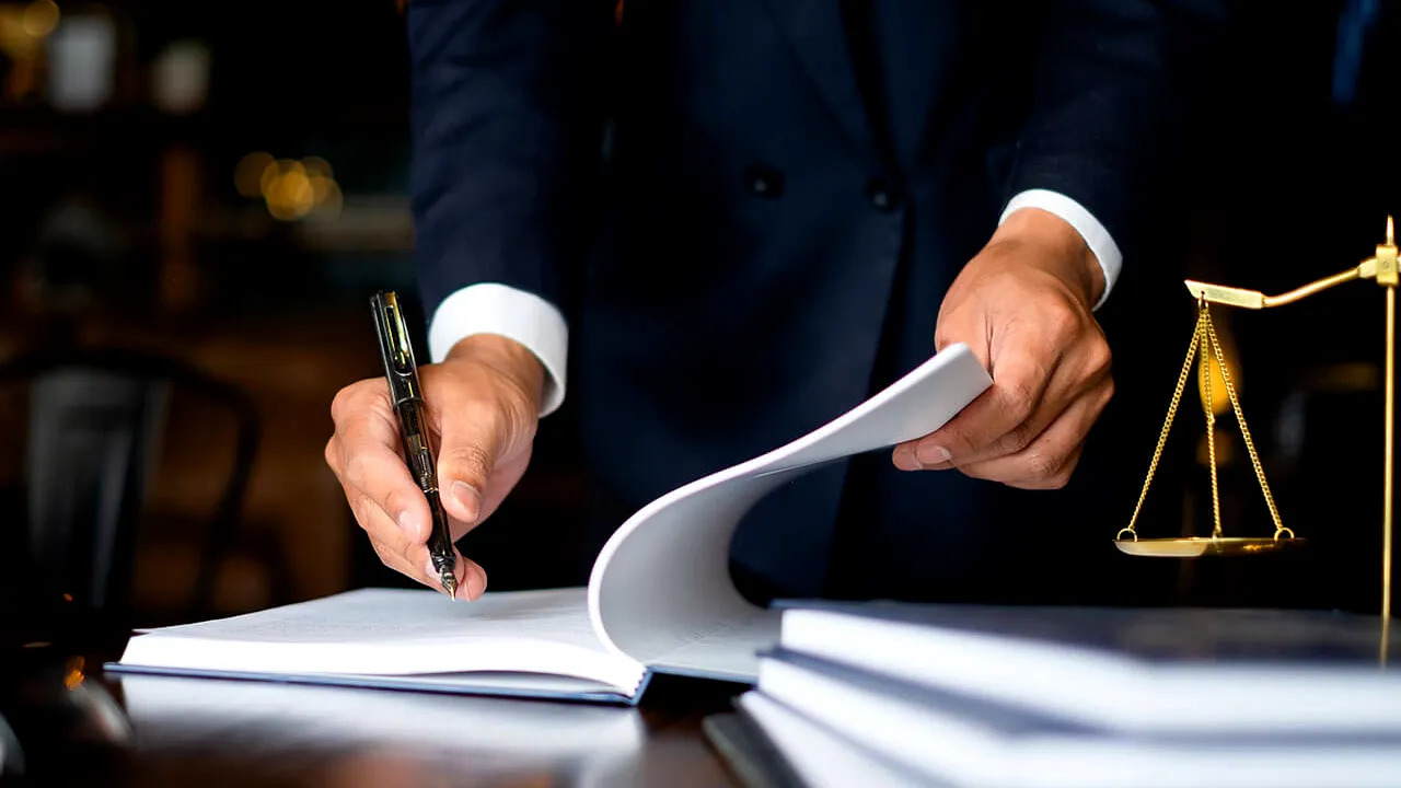 Cât CÂȘTIGĂ un avocat din România. Suma pe care o încasează lunar