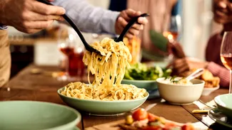 Paste bolognese mai gustoase, dacă adaugi un ingredient în sos. Rețeta durează doar 30 de minute