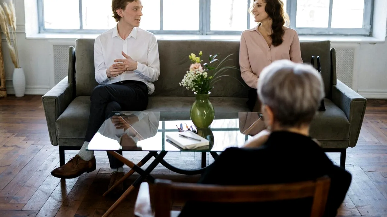 (P) Terapia de cuplu te poate ajuta să te cunoști mai bine