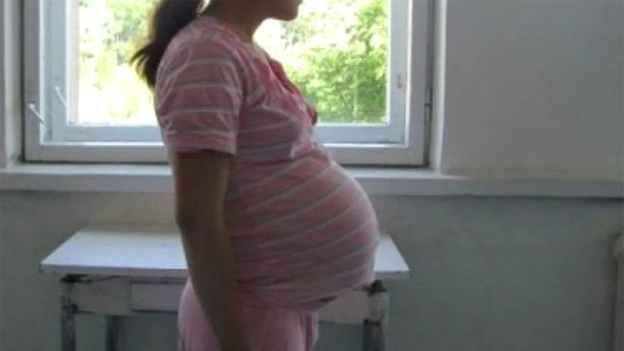 Localitatea din România în care 50 de minore au rămas ÎNSĂRCINATE în același timp. Multe dintre ele au 11-12 ani