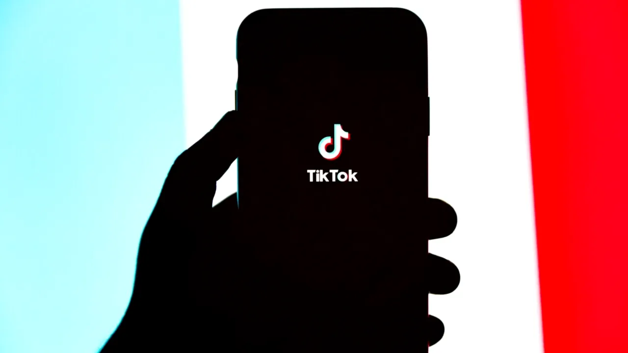 TikTok ar putea fi interzisă în UE / „Respectați legislația sau veți fi excluși”