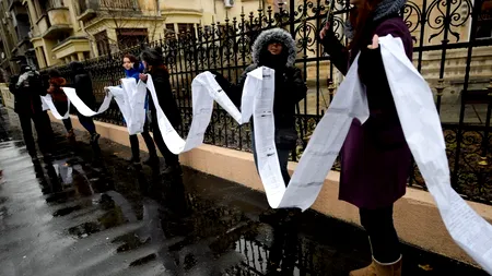 Petiție de peste 100 de metri depusă la Guvern. Ce vor cei peste 10.000 de studenți care au semnat-o